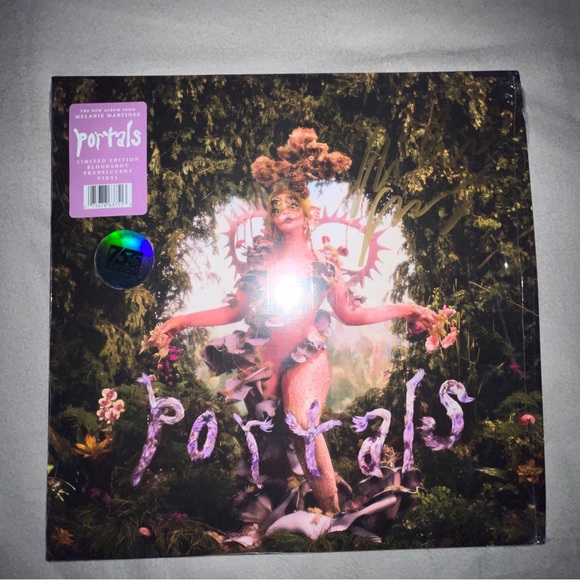 Limited Edition Melanie Martinez signed Portals vinyl Bloodshot Translucent - Picture 1 of 6
